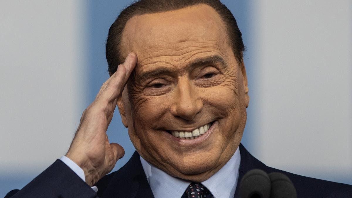 JosRodriguez37's tweet photo. ✍️ Silvio Berlusconi y sus frases más célebres en el mundo del fútbol. https://t.co/2xpyMbZJ1f