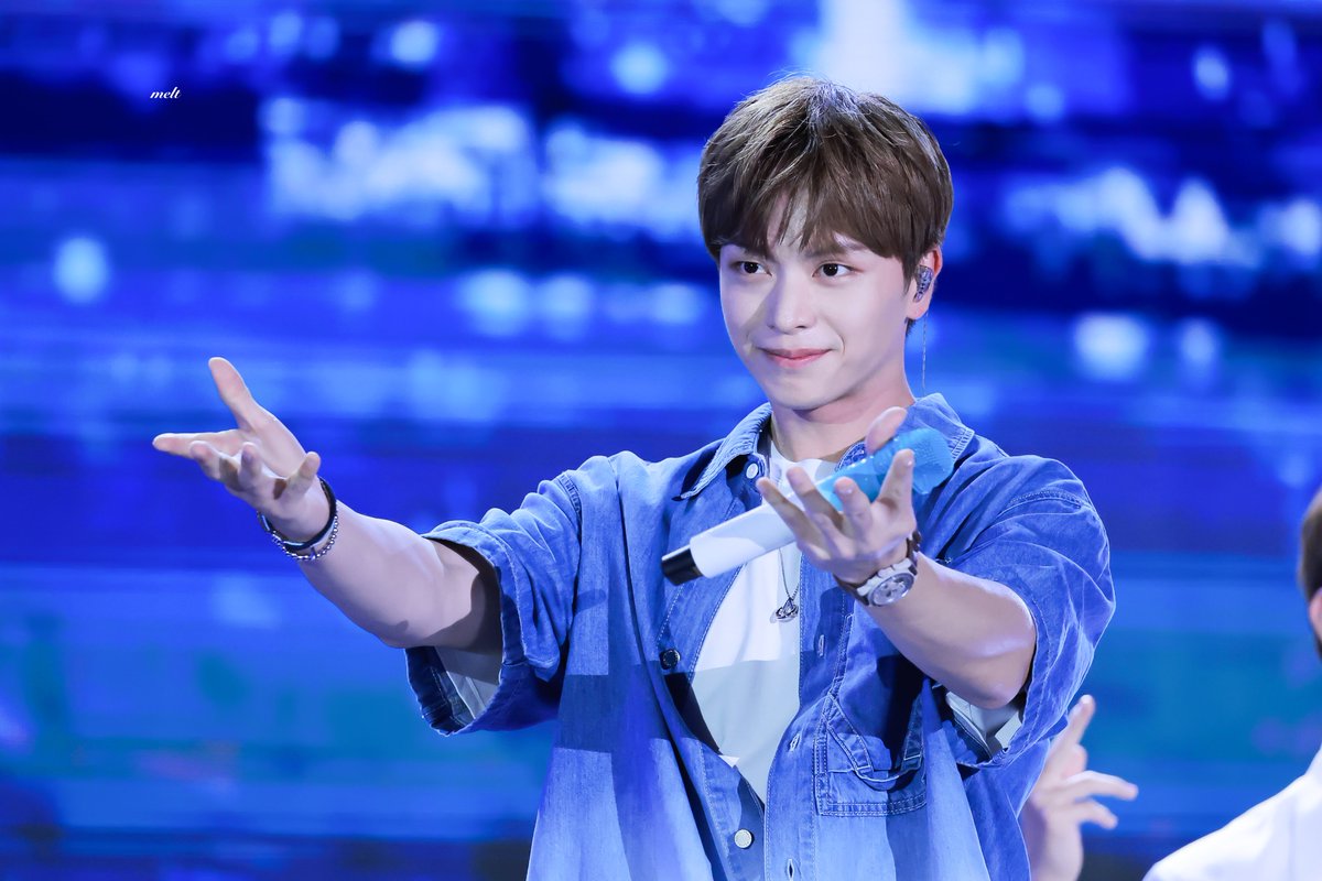 230527 드림콘서트 성재
  (\/)* ｡멜로디의
  ( . .) ♡ ｡ ✩꿈 * ｡ ♡ ☁️
c(“)(“) ☁️ ⁺ ◌사랑
✩  ◌ ⁺   ♡ 희망☁️ ✩
.
.
#성재 #육성재 #비투비 #BTOB