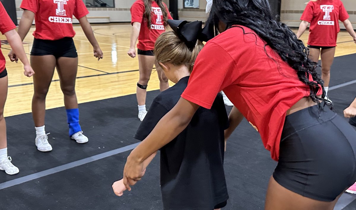 ttucheer's tweet photo. Motion technique class at #JuniorSpirit clinic. https://t.co/jJ7WpJSUTX