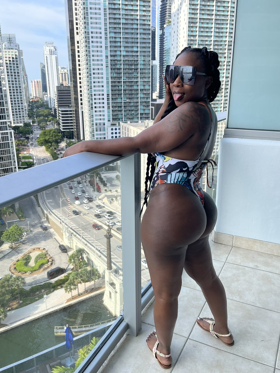 MsGabbyAndrea's tweet photo. Miami vibes https://t.co/cRdxBCDHlH