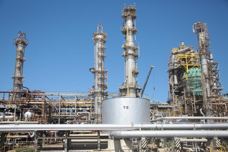 nuevodiaenlinea's tweet photo. #NuevoDíaFalcón | #LuisOliveros asegura que recuperando las #Refinerías de #Paraguaná se solucionaría el problema de #Gasolina en el país
Más detalles aquí👇
https://t.co/hXNDIXCXoY
#Gasolina #CrisisDeCombustible #SinGasolina https://t.co/JXNcjLMNCH