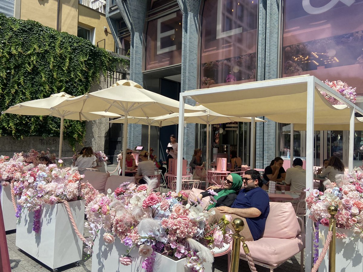 Maryne745's tweet photo. Dolce vita 💚🤍❤️ #Milano #Italia https://t.co/nZ822ymdnl