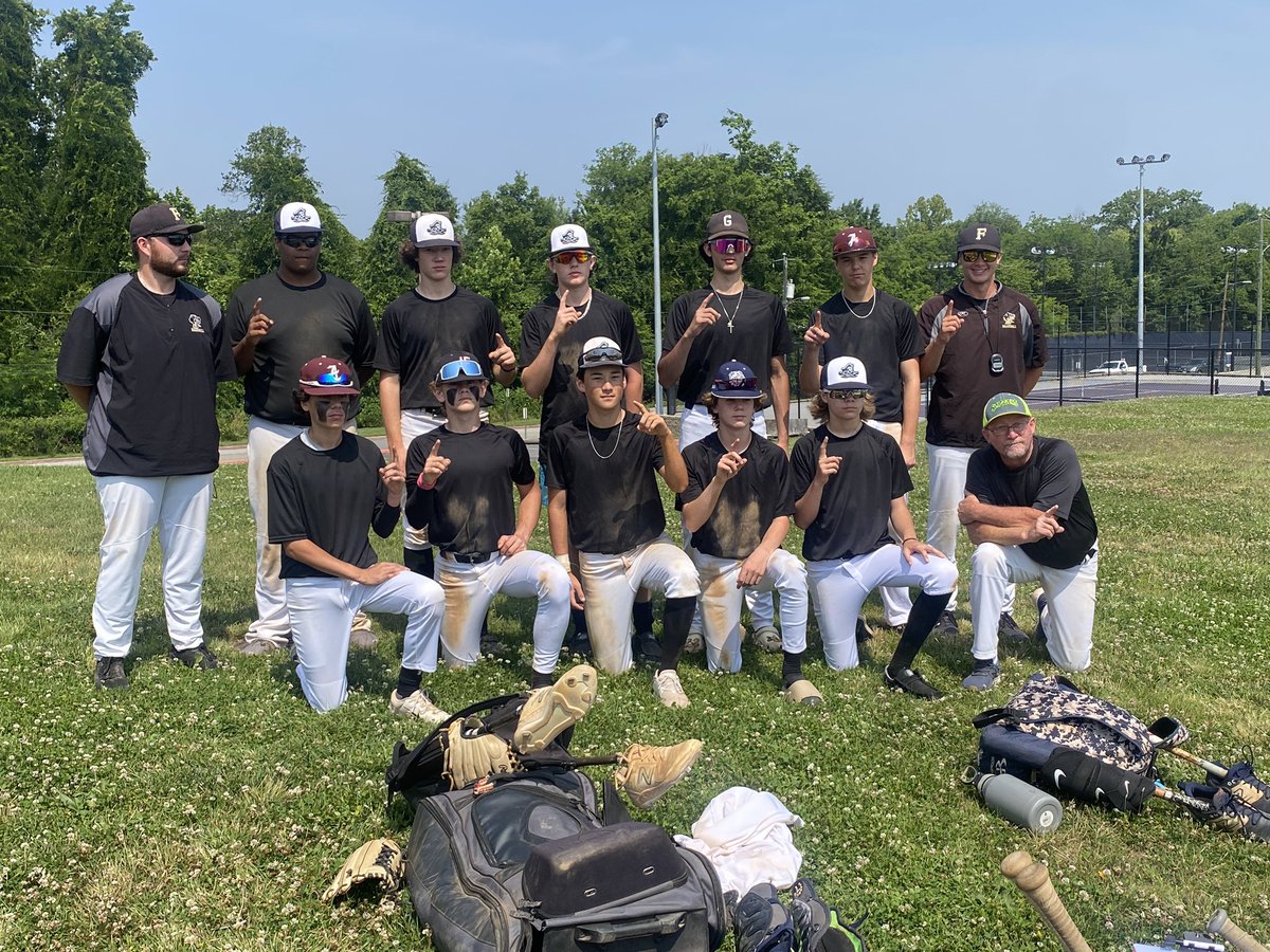CalhounGrady's tweet photo. 3-0-1 with this great group of guys I was 4-7 for the weekend with two doubles. Looking forward to the next one in Lynchburg in two weeks. https://t.co/jIb1F8KUe0