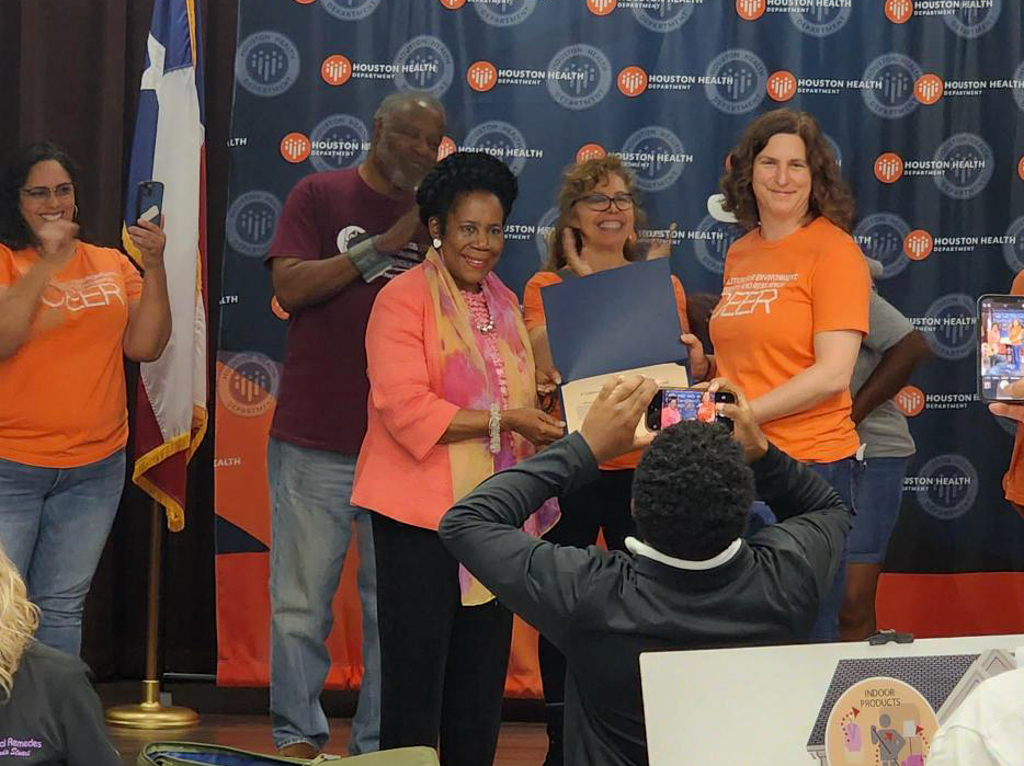 HarrisCountyOCA's tweet photo. This Saturday, @hcpct1, OCA, and @hcphtx had a table at the @CeerHouston Heat Awareness Fair in northeast Houston to help residents 'beat the heat'! Congresswoman, @JacksonLeeTX18 also came by. #hcgreen #harriscounty #ceerhouston #summerheatsafety #houston #heatawareness https://t.co/xc0IzdRSXn