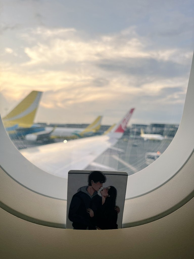 VWegame's tweet photo. #JossRei back in Thailand ๐คฃ
#JonaxxTFA #ToFallAgain https://t.co/wmW68O0JVP