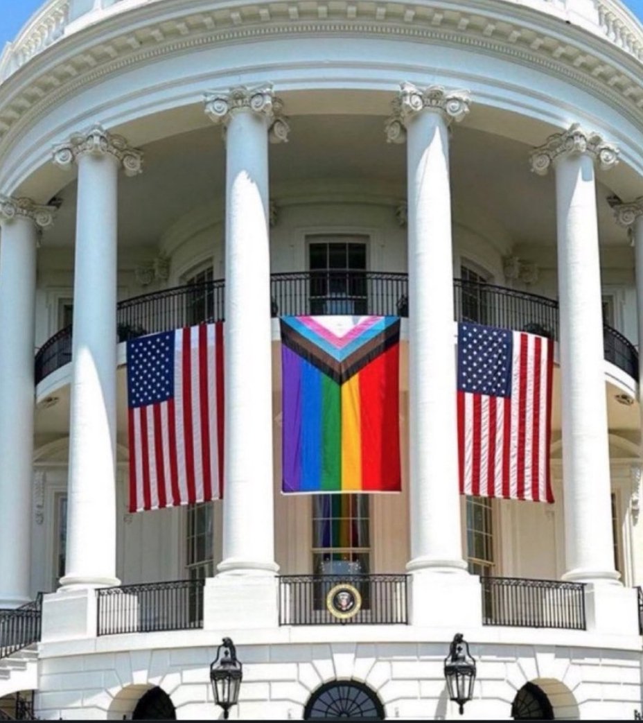 Siri, show me the Venn Diagram of the people who are upset about the picture below as it relates to the Flag Code and the people who wear US flag T-shirts with quasi patriotic BS all over them.