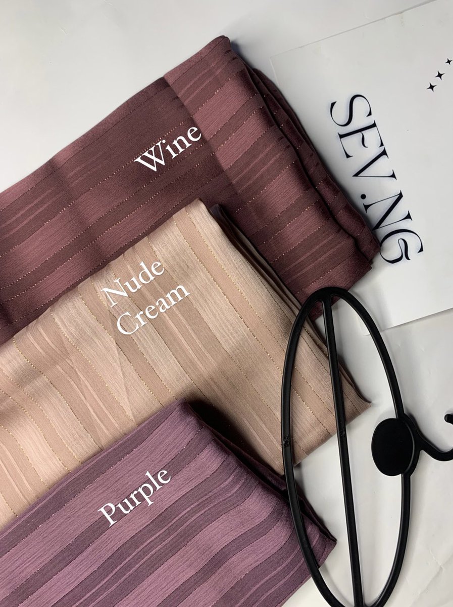 sevnigeria's tweet photo. •Everything is better with a little glitter🤩 
•This veil provides an elegant touch to your outfits.
Limited in stock⏳ only 6 colors left
NGN 2,500 each
Location: Minna, delivery nationwide 
https://t.co/V7pva8zCm2 https://t.co/qip1vZYdcx