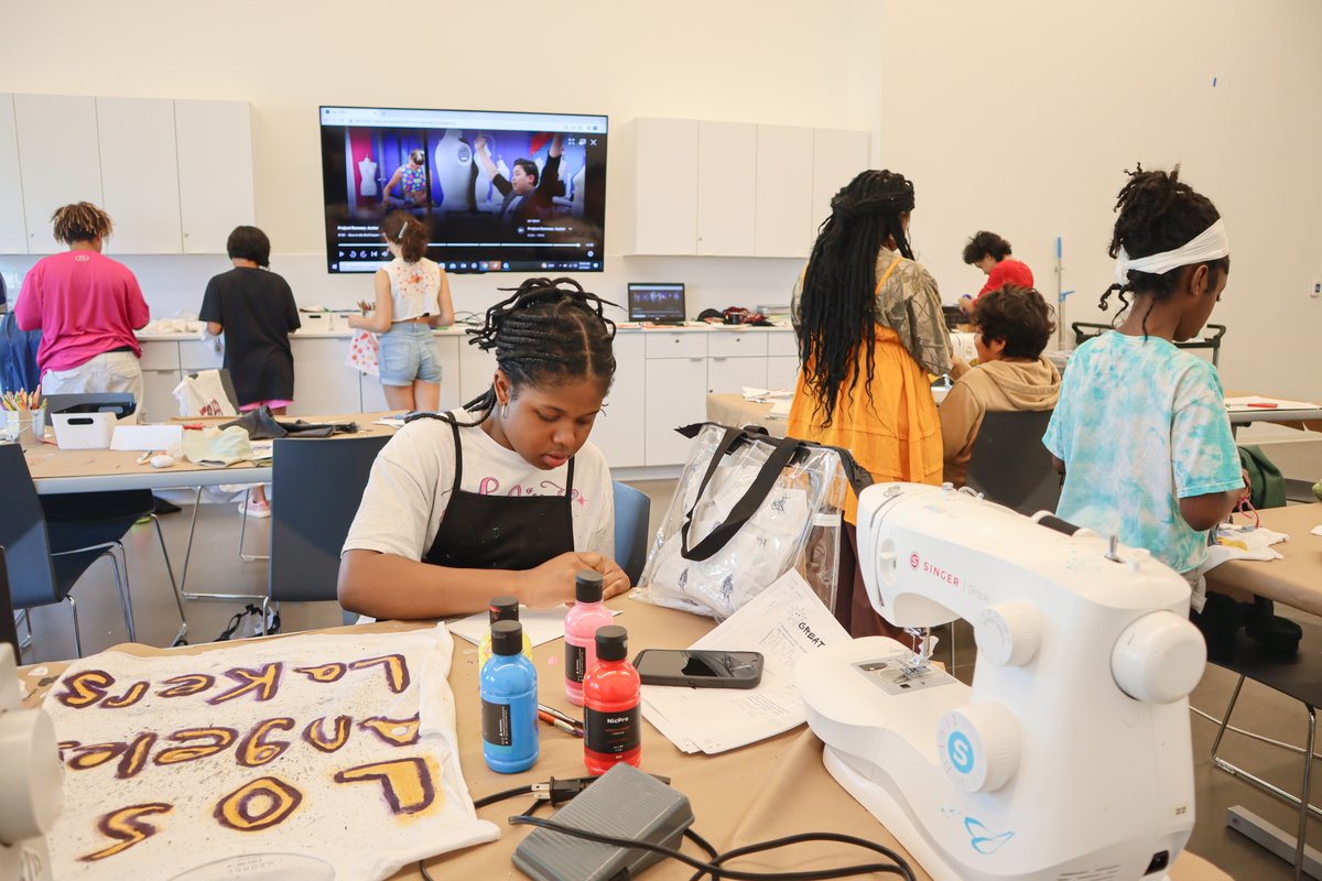 Know a budding artist in need of a FREE week at camp? Scholarships are filling, but spots remain! Ten- to 12-year-olds can engineer art in Tinker Lab or try fiber in Creative Quilters, while 5- to 6-year-olds will test mediums in Express Yourself!: okcontemp.org/camps. 🧑‍🎨