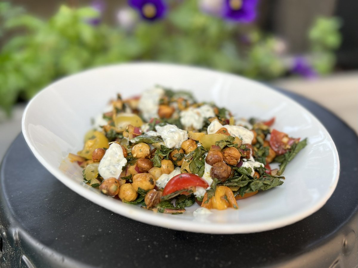 RedPieWhitePie's tweet photo. Crispy spinach &amp; chickpea salad with basil dill cream sauce. 
.
.
#pizza #redpiewhitepie #newjersey #cooking #drinking #goodfood #food #eating #foodie #foodphotography #vegetarian #bean #spinach #vegetables https://t.co/usCp8Ys2pZ