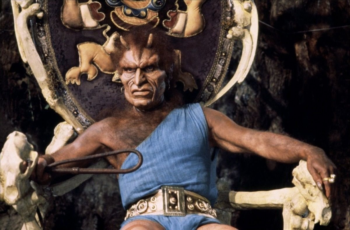 WendyLovesJesus's tweet image. June 12, 1981: @Ray_Harryhausen's fantastical Greek mythology adventure "Clash of the Titans" premieres! 

"An Epic Entertainment Spectacular!"

📷 Ray with one of his greatest creations -- Medusa. 📷 Neil McCarthy in full costume as Calibos!

#RayHarryhausen #Dynamation