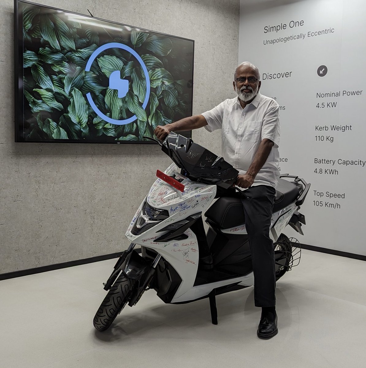 velumania's tweet photo. “What is indulgence after the exit” - asked ⁦@nikunjdalmia⁩. 👇🏻
#LoveAtFirstSight bought it to 
#GoGreen #SimpleOne 
innovated EV 
by #SimpleEnergy. 
I could afford also 😂

Congratulations ⁦@suhasrajkumar⁩ and Team. Make in millions. https://t.co/9dE8OOvdBb
