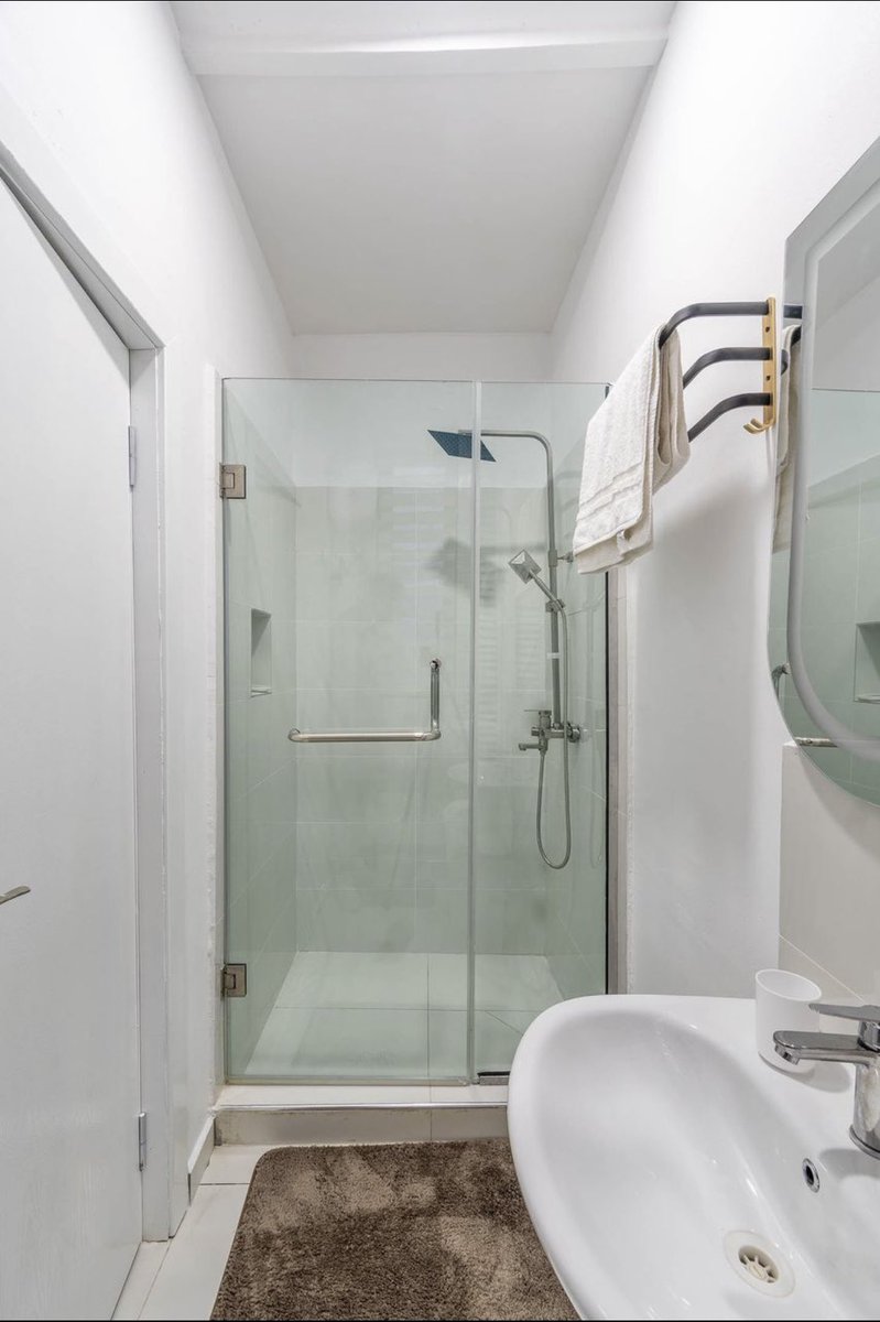 CasaFloHomes's tweet photo. Introducing Casa Manor a Premium Luxury Waterfront 3 Bedroom Apartment
📍Ikoyi, Lagos 

Amenities include:
- Direct Ocean View 
- Automated Smart Lock 
- In built bluetooth speaker 
- Swimming pool
- 24/7 power supply 
- Serene&amp;Quiet environment

For reservations: ☎️ 08141493662 https://t.co/lCoDlelmHr