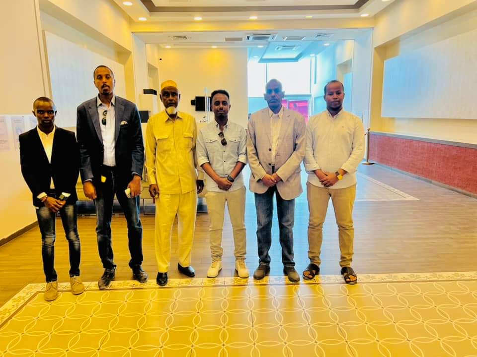 chiefeelay's tweet photo. Waxaan maanta Safar shaqo u aadey Magaalada Muqdisho oo si diiran naloogu soo dhoweeyey aniga iyo wafdigii aan hogaaminaayay. https://t.co/R7u4j00nbj