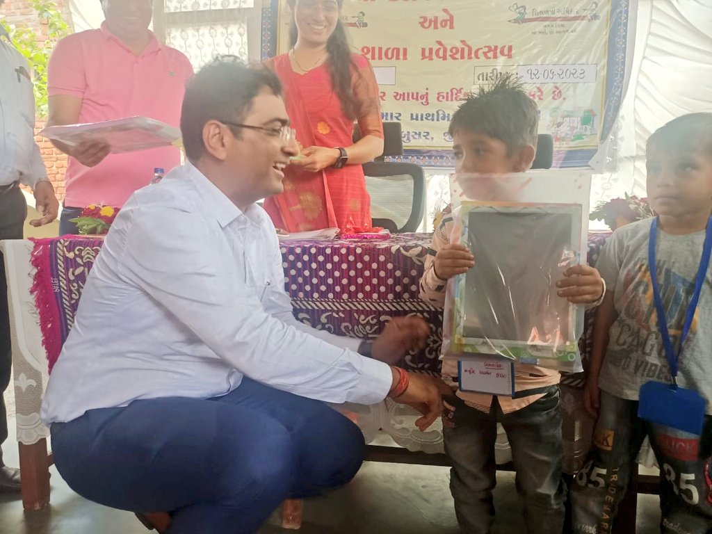 આજ રોજ વર્ષ 2023-24ના શૈક્ષણિક વર્ષમાં કન્યા કેળવણી મહોત્સવ અને શાળા પ્રવેશોત્સવ અન્વયે  પ્રા.શા.કાવી બ્રાન્ચ, પ્રા.શા.ન.વસાહત કાવી, પ્રા.શા. કન્યા/કુમાર તા.જંબુસર ખાતે હાજર રહી પ્રવેશ મેળવનાર બાળકોને પ્રોત્સાહિત કરવામાં આવ્યા અને ભવિષ્ય માટે શુભેચ્છાઓ પાઠવી. <a href="/CMOG/">cmog</a> <a href="/InfoGujarat/">Gujarat Information</a>