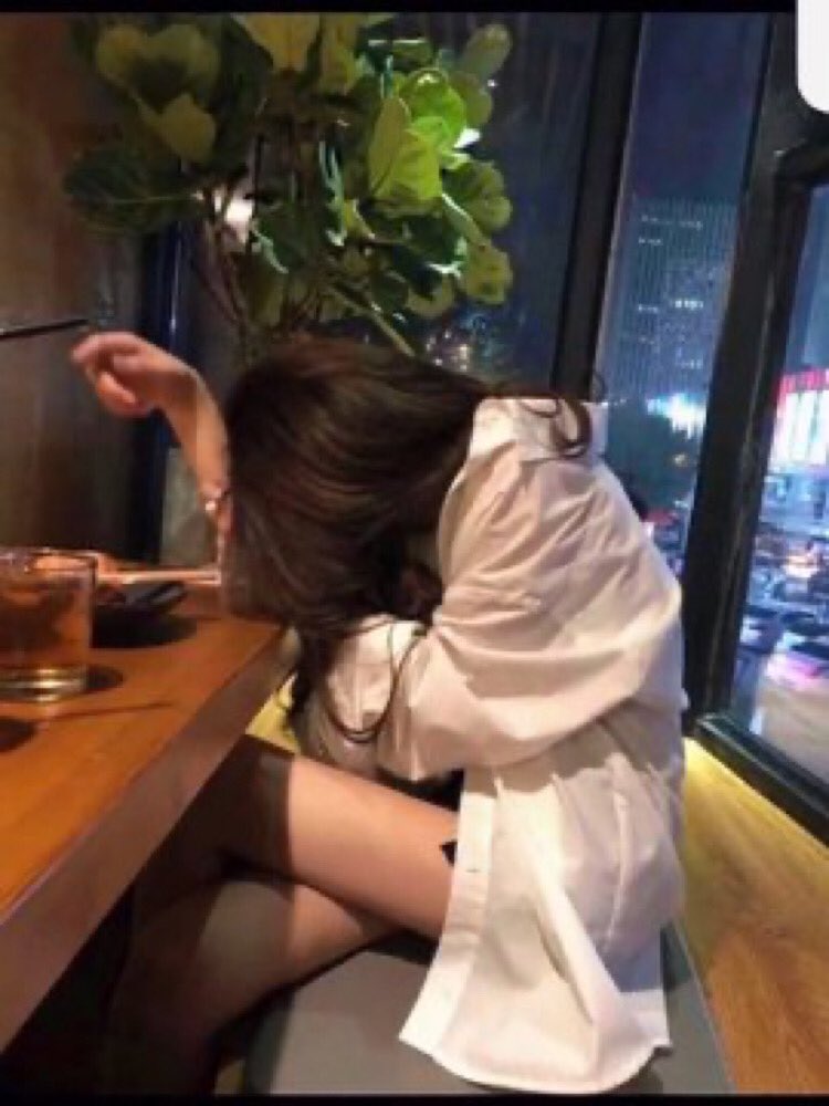 Michell69847948's tweet photo. 本来是出来送酒的，又被闺蜜灌醉了🤦‍♀️ #苏州 https://t.co/PwkjlLWUAL