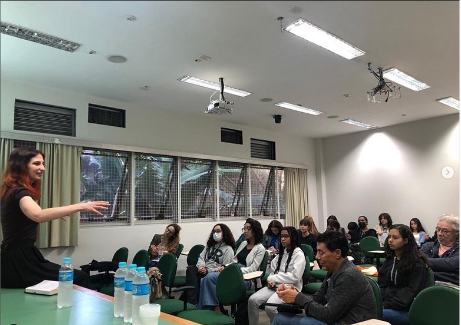 IICSanPaolo's tweet photo. A vinda da escritora italiana Ginevra Lamberti no Brasil - realizada graças à colaboração entre #IICSP e @Ed_Ayine - proporziou lindos e ricos encontro: no Instituto, com a mediação de Amabile Barel, na FFLCH e em ocasião de @afeira com a mediação da jornalista Camila Appel https://t.co/BfBm4D1YLa