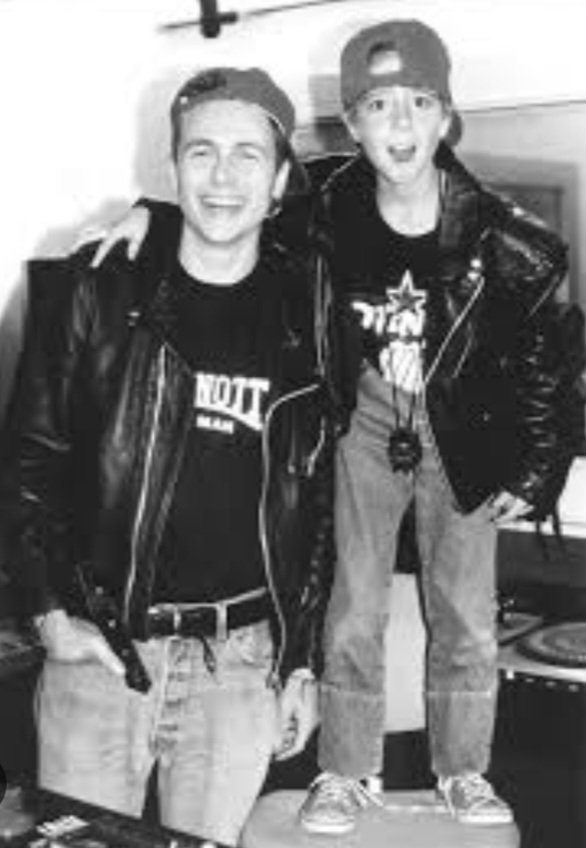 MassaroMaury's tweet image. Lorenzo Jovanotti e il piccolo LULLY @lorenzojova @Lully979 Un tuffo nel passato.#Équilafesta #Lully #Lorenzojova #Coppiapazzesca chissà se faranno qualcosa insieme?