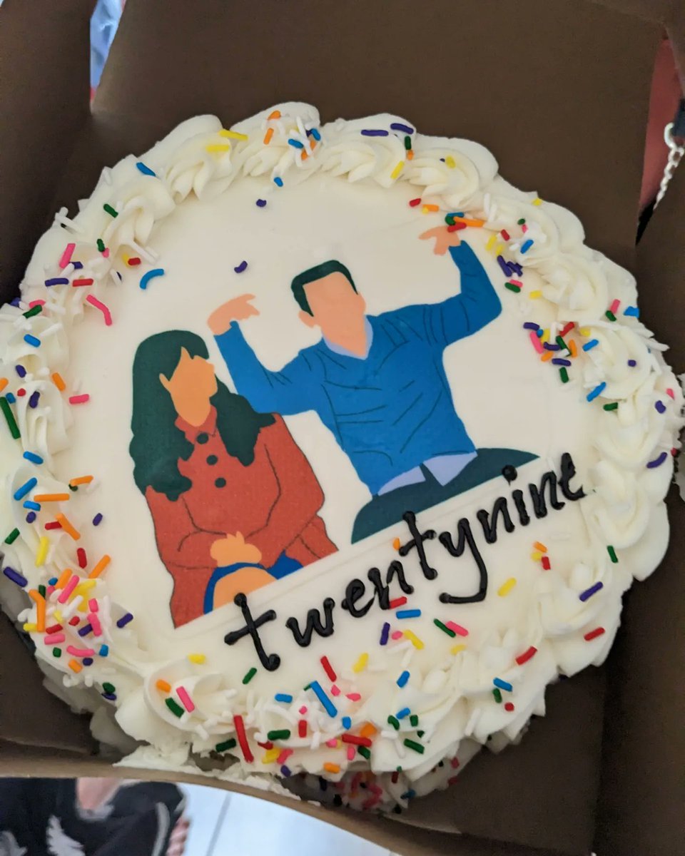 awkwardnugget24's tweet photo. My bestie made me this amazing new girl cake for my 29th birthday! @iamgreenfield  @NewGirlTVF https://t.co/HhJ804mTIa