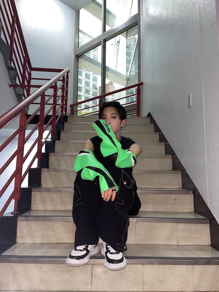 TNX_twt's tweet photo. Yesssssss😎😎

#은휘 #HWI https://t.co/mNifztWiLR