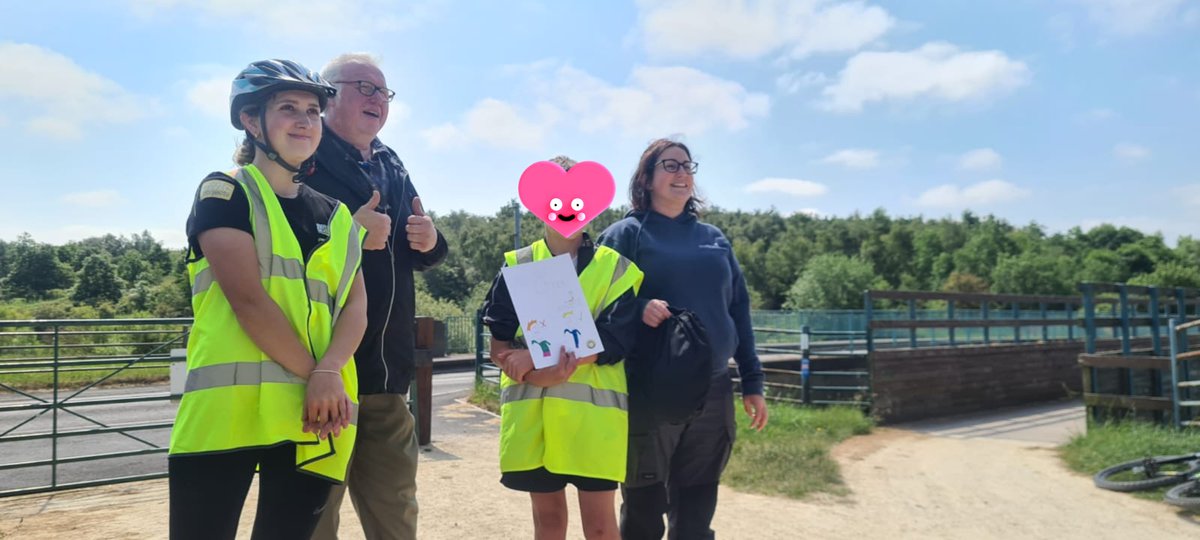 SY_STARSAwards's tweet photo. Our very own Ella led a fantastic #LedRide from #BarnburghPrimarySchool to the #TranspennineSchool, where a new section on the trail was officially opened and prizes were given out for winning posters that are now displayed along the trail!
What an amazing day!
#SYStarsTeam π² https://t.co/uq3WP0sqTY