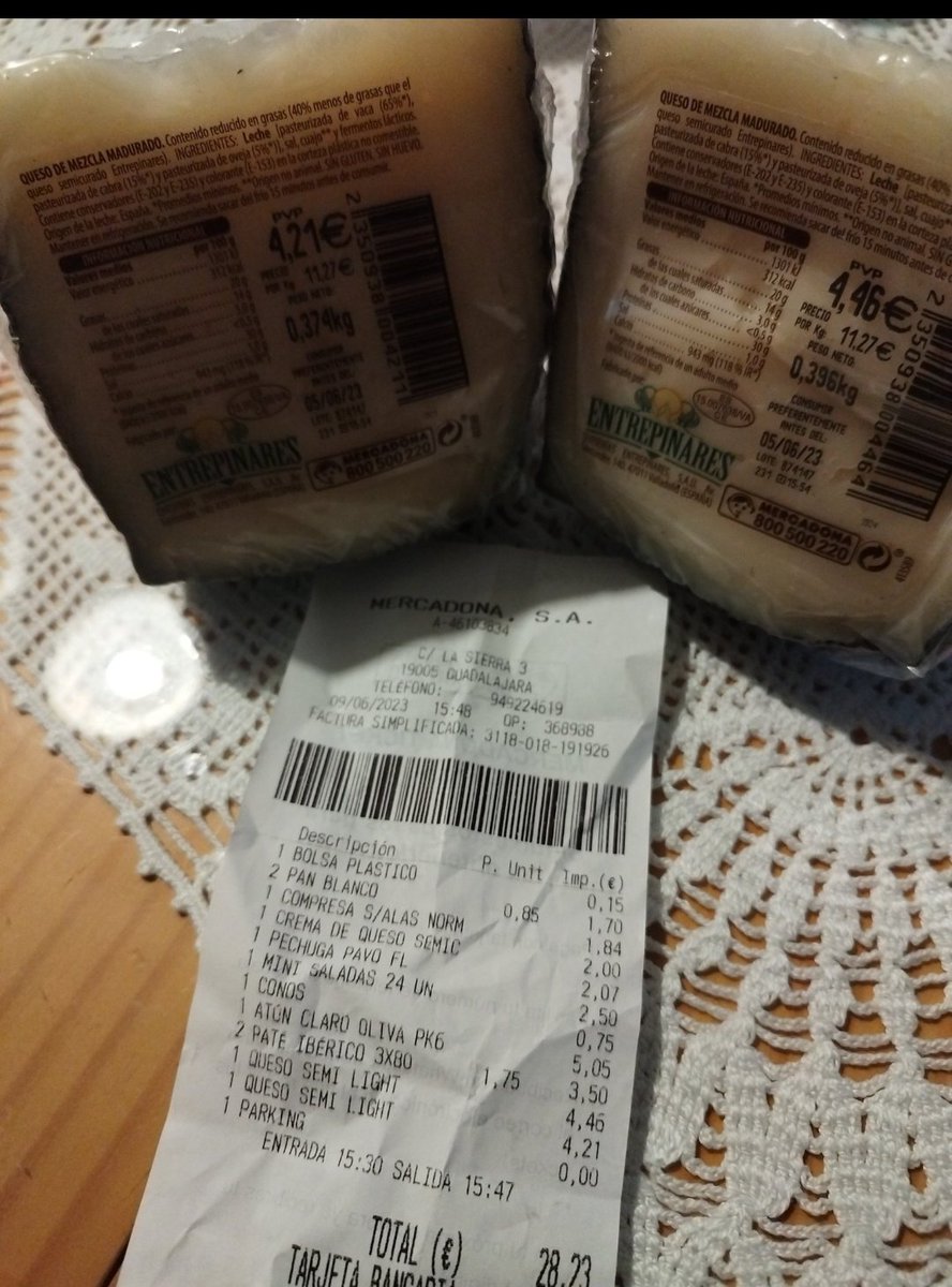 piluxi_checa's tweet photo. @Mercadona ahora vendéis queso caducado??? Flipante... Que debo de hacer ahora???? https://t.co/izaqLXhbmU