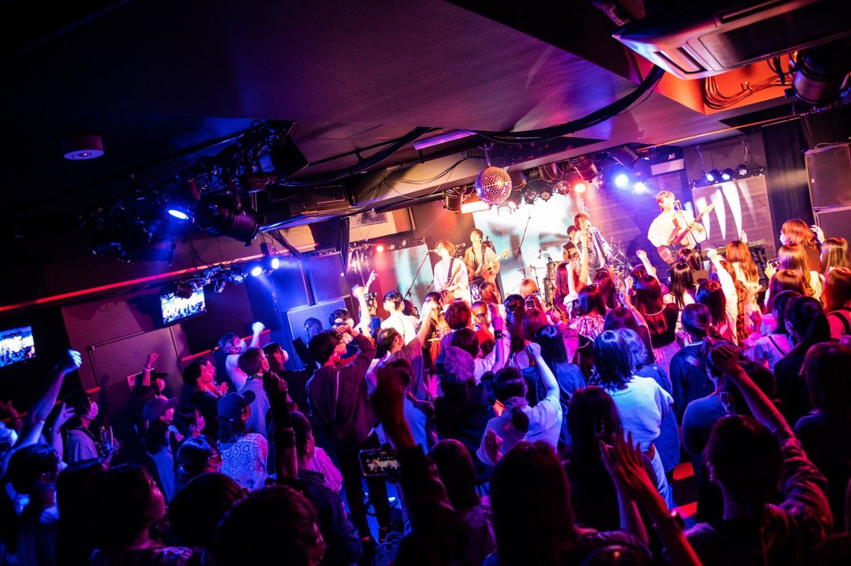 kentiiyl's tweet image. submarine fes vol.4
ありがとうございました！！

楽しい以外の言葉が見つからん😠

大好きな仲間たちと
ファンのみんなと
本当に素敵な1日でした！

ワンマンまで突き進むぞ！

みんなで駆け抜けよう🌊

#DIVETOTHE2ND
#Thinkingdogs
#Lennycodefiction
#1_SHINE
#ヤスイカズマ

photo @MariOokawa