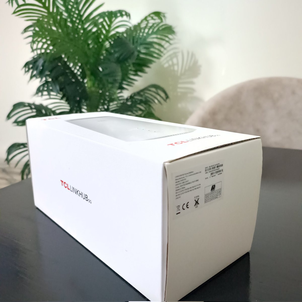 Jahmu__'s tweet photo. Finally got my hands on the #Safaricom5G router so here's a small THREAD. https://t.co/Db4VRI64Ro