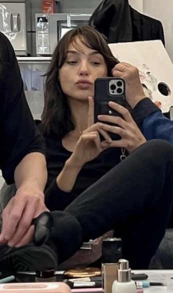 daywonder_'s tweet photo. ALÔ, @NetflixTudum @NetflixBrasil @netflix ✨💙✨ ? TUDUM essa semana e teve ensaio da mais nova personagem badass da @GalGadot !!! BORA FAZER ESSE ENCONTRO ACONTECER EM SÃO PAULO!!! SEXTA EU TÔ CHEGANDO EM SAMPA! #netflix #galgadot #tudum https://t.co/nm30PLrTOk