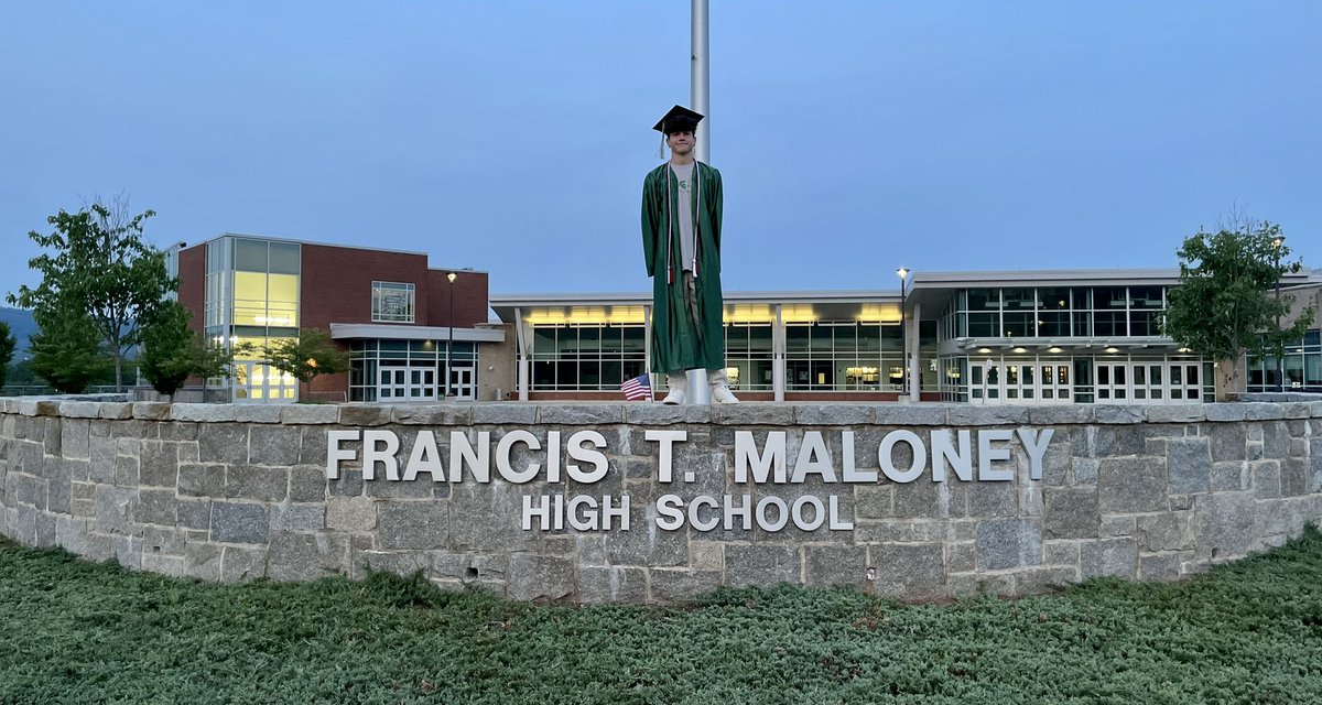 ScaramuzzoJosh's tweet photo. Graduation Day! https://t.co/Su0E8Yn0jQ