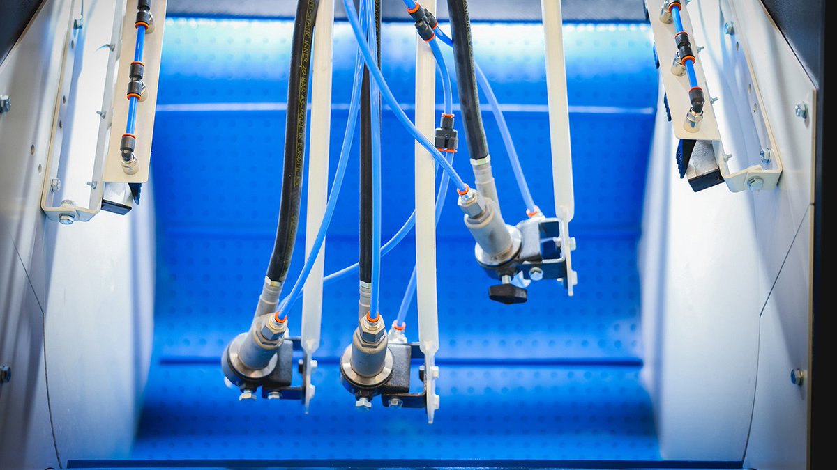 amtpostpro's tweet image. Turbocharge your #powderbed part cleaning operations with the AMT PostPro DP MAX - the automated depowdering solution for maximum efficiency and productivity. Download the spec sheet to learn more: hubs.ly/Q01SLxld0

#additivemanufacturing #postprocessing #3Dprinting