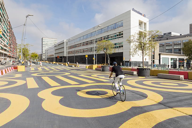 designboom's tweet image. arauna studio&apos;s graphic intervention transforms the streets of barcelona for a more inclusive cityscape designboom.com/design/graphic…