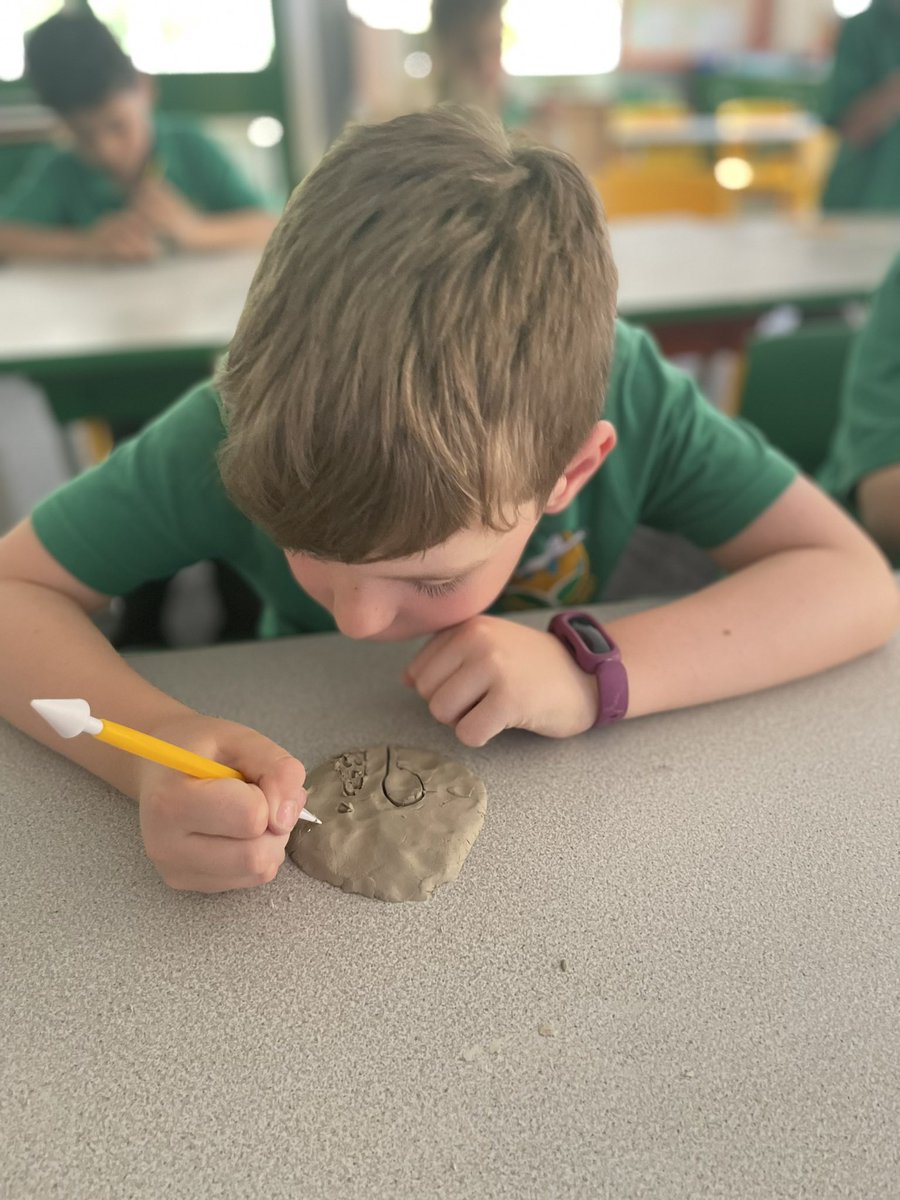Mimram_WPA's tweet photo. Practicing shaping clay this afternoon so we can make our canopic jars on Friday! #WatersideArt https://t.co/CQGewAKPar