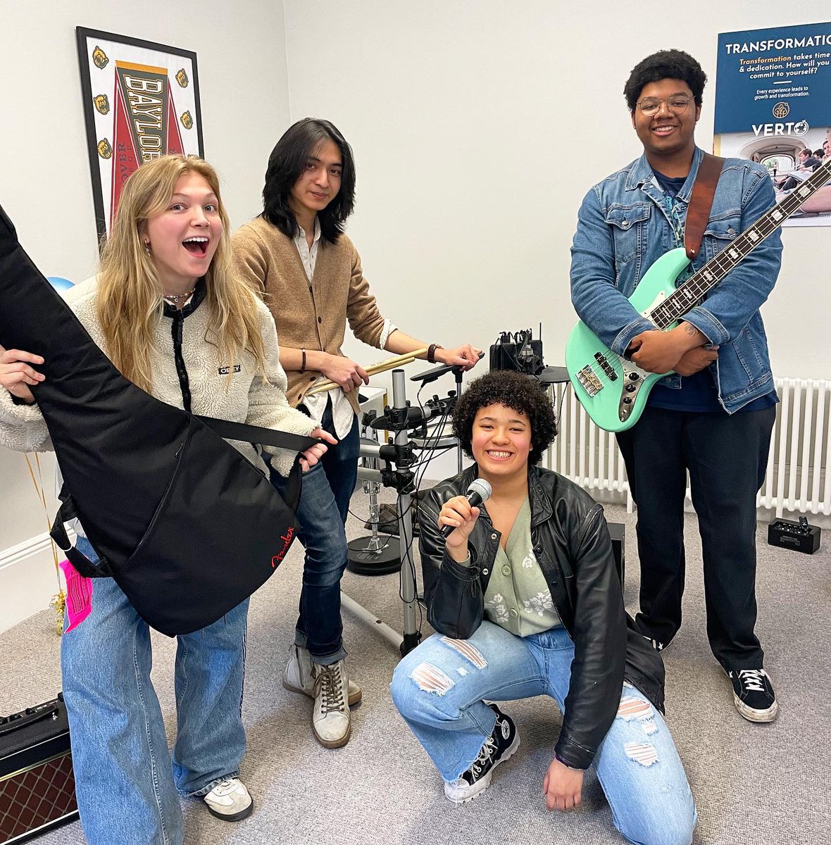 Does starting college abroad sound like your jam? 🎸 There are just 4 days left to enroll for a fall abroad in England, Argentina, and Costa Rica!

Save your spot here! bit.ly/41YNzYO

#studyabroad #verto #vertoeducation