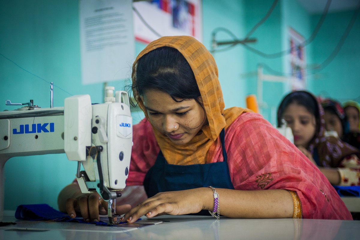 Adrian Förster tweet media