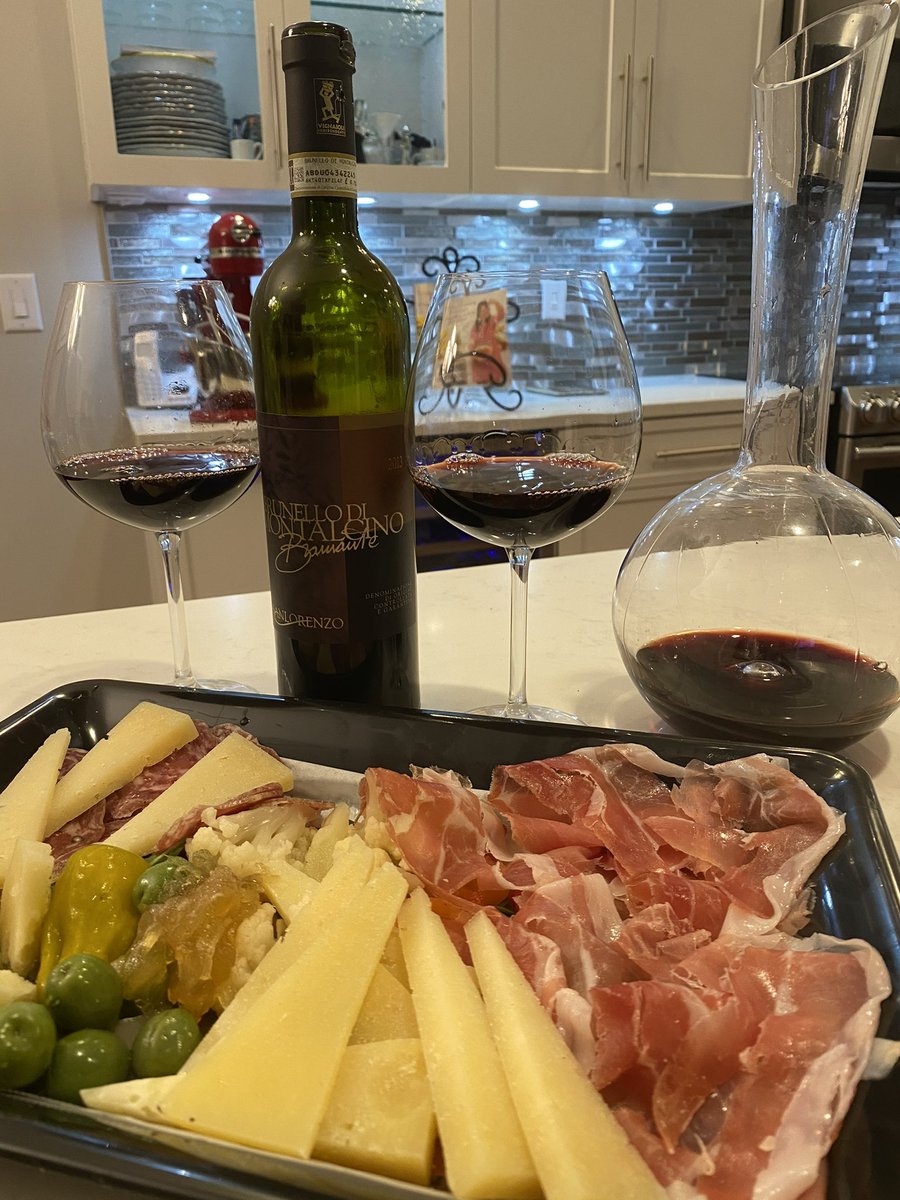 Sassy Sangiovese 2013 Brunello di Montalcino and a delicious cheese & meat platter. How do you like that? Chime in! #brunellodimontalcino