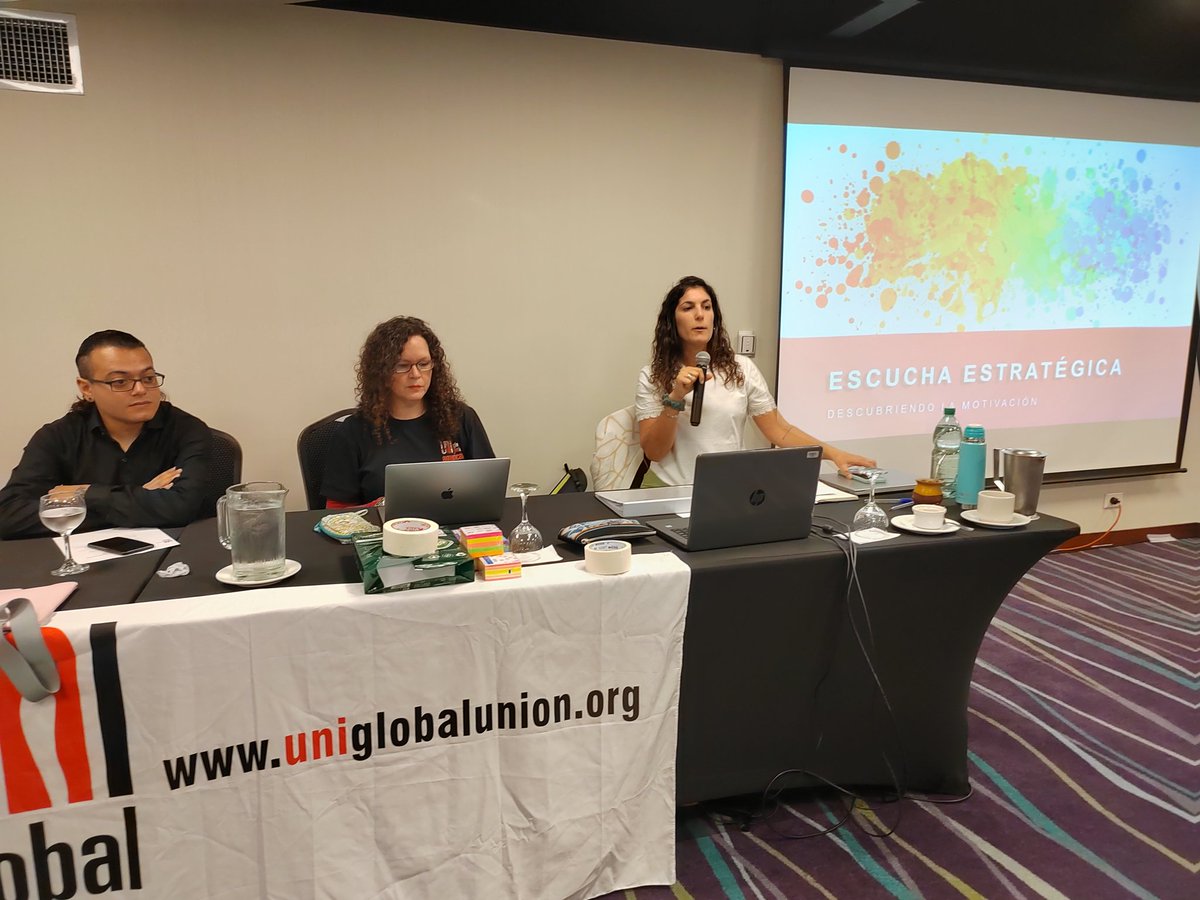 YULYHIGUERA's tweet photo. Jóvenes de #Argentina #RepublocaDominicana #Uruguay #Peru #Chle #Brasil y por supuesto #Colombia en representación de varias regiones del país #TalleSindicalizacionJovenes https://t.co/S2SwN4IXV4