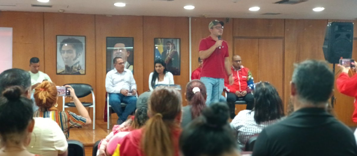 RetaPsuv47's tweet photo. Juntos construiremos el Estado Comunal
@gestionperfecta 
@_CarlosMogollon 
@PSUVBerroteran 
@NorisHerrerar 
@aleman72psuv 
@dcabellor 
@PartidoPSUV  
@NicolasMaduro 
@pinfantea 
#IranYVenezuelaUnidas 
#XboxShowcase 
#EXO_EXIST 
#quackityspace 
#earthquake 
#Ukraine 
#Tucuman https://t.co/fWvFEf5ETX