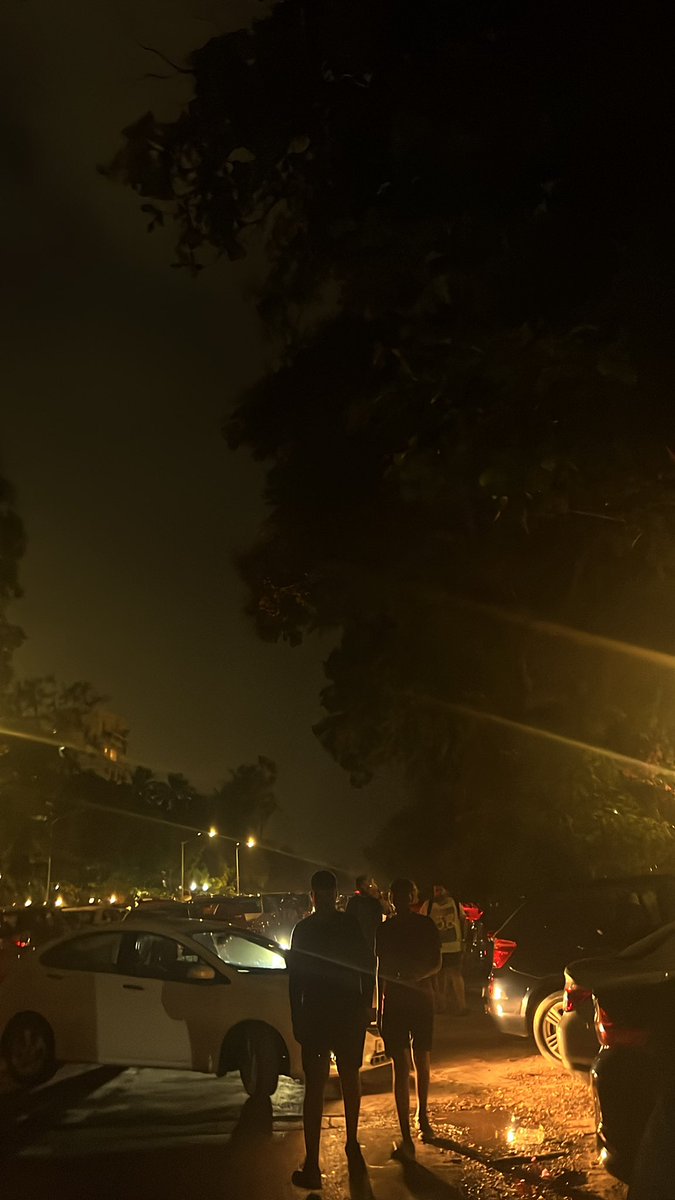 Pitch darkness outside Joggers Park as nome of the street lights are working! <a href="/mybmcWardHW/">Ward HW BMC</a> <a href="/mybmc/">माझी Mumbai, आपली BMC</a>