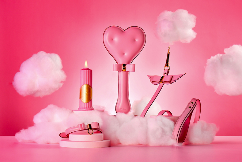 제목  : 골드래빗

사랑은 구름 속에 머물러 있고, 나는 바로 당신의 곁에 있습니다. 

당신의 목에 날개를 달고, 
하트 모양의 패들로 당신의 몸에 제 마음을 남깁니다.
달콤한 고통으로 우리의 시간을 영원히 합니다.

온라인몰 : goldrabbit.kr
상품바로가기 : goldrabbit.kr/shop/item.php?…