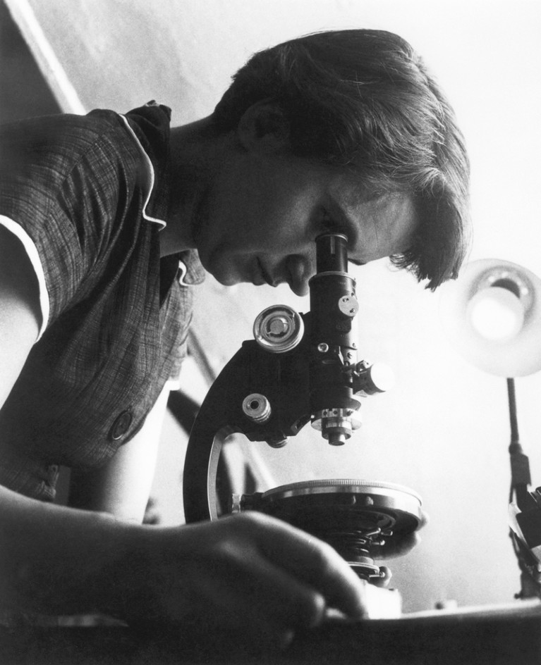 PhysInHistory's tweet photo. The genius of Rosalind Franklin:

Rosalind Franklin (1920-1958) was a British chemist and X-ray crystallographer whose work was critical in understanding the molecular structures of DNA (deoxyribonucleic acid), RNA (ribonucleic acid), viruses, coal, and graphite. However, her contributions to the discovery of the structure of DNA, particularly, were largely unrecognized during her lifetime. Franklin graduated from Cambridge University in 1941 and worked as a research associate for the British Coal Utilisation Research Association during the Second World War. Her work there on the porosity of coal was significant for the coking industry and led to her Ph.D. in physical chemistry from Cambridge University.

After the war, Franklin moved to Paris where she learned X-ray diffraction techniques, a method used to visualize molecular structures, at the Laboratoire Central des Services Chimiques de l'Etat. In 1951, she returned to Britain to work at King's College London in the lab of John Randall. There, she made significant progress on X-ray diffraction images of DNA fibers. Franklin and her student Raymond Gosling produced an image known as "Photo 51", which was crucial in determining the structure of DNA.

However, unbeknownst to Franklin, this photograph and her detailed research data were shown by her colleague Maurice Wilkins to James Watson and Francis Crick, at the time working at the University of Cambridge. This data helped them build their correct theoretical model of DNA's double helix structure.
In 1953, Watson, Crick, and Wilkins published their model in Nature. Franklin also had a paper in the same issue describing her experimental data. However, her contribution to the discovery of the double helix structure was largely overlooked.

In 1958, Franklin died of ovarian cancer, possibly a result of her extensive exposure to X-ray radiation.
It wasn't until years later that Crick, Watson, and Wilkins acknowledged how crucial Franklin's work had been to their discovery. Unfortunately, the 1962 Nobel Prize in Physiology or Medicine awarded for the discovery of the structure of DNA did not include Franklin, as Nobel Prizes cannot be awarded posthumously. This has led to a significant discussion about the recognition of female scientists and the ethics of scientific research and collaboration.