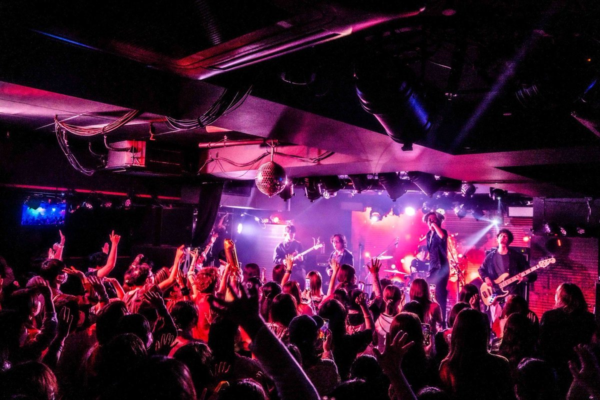 1shine_com's tweet image. 6/12(月)at 原宿RUIDO
DIVE TO THE 2ND pre.『SUBMARINE FES vol.4』
ご来場いただいた皆様、ありがとうございました！

次回のライブは6/14 スターラウンジ‼️
お待ちしてます🤘
t.livepocket.jp/e/230614

#DIVETOTHE2ND
#Thinkingdogs
#Lennycodefiction
#1SHINE