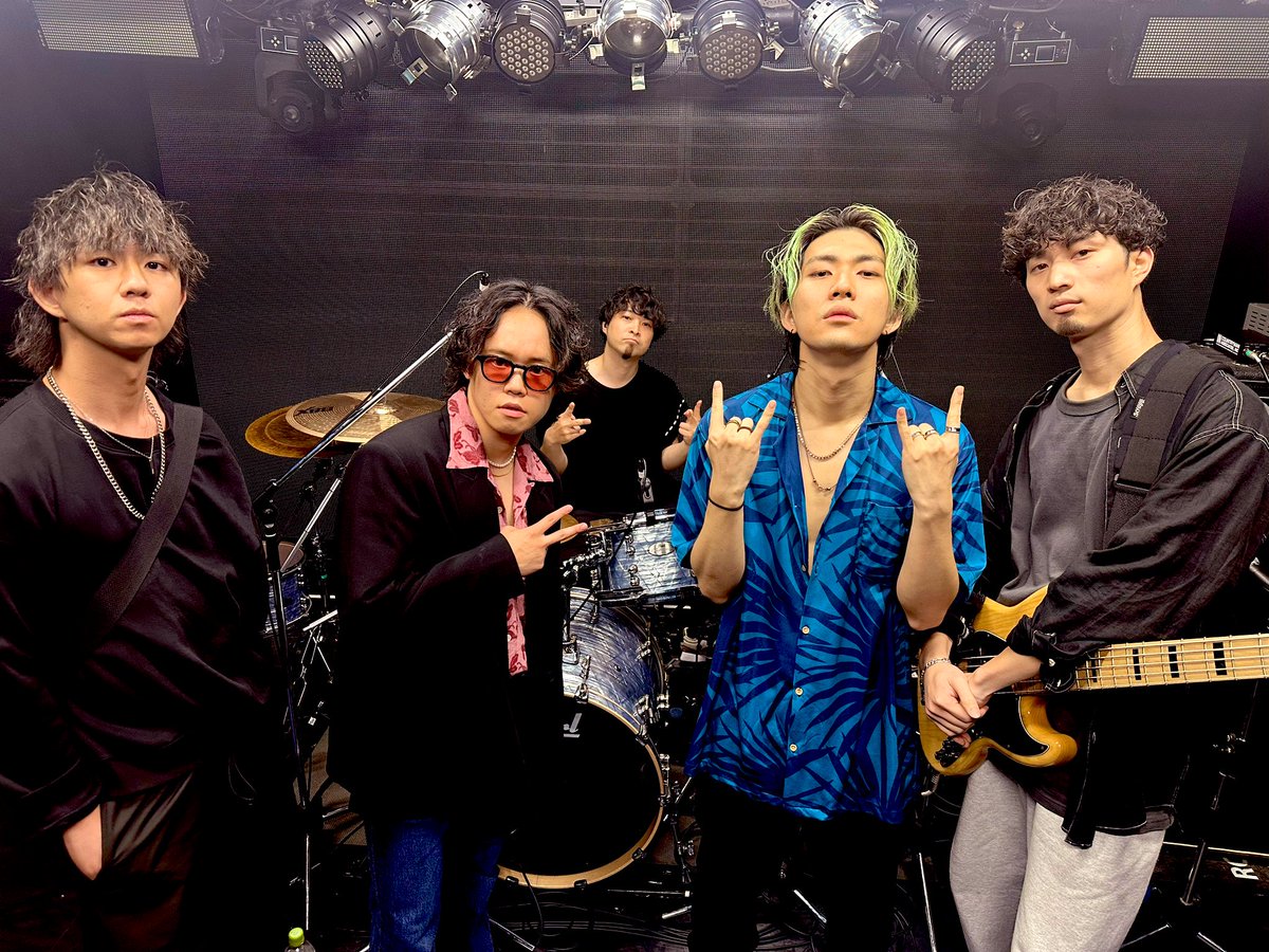 1shine_com's tweet image. 6/12(月)at 原宿RUIDO
DIVE TO THE 2ND pre.『SUBMARINE FES vol.4』
ご来場いただいた皆様、ありがとうございました！

次回のライブは6/14 スターラウンジ‼️
お待ちしてます🤘
t.livepocket.jp/e/230614

#DIVETOTHE2ND
#Thinkingdogs
#Lennycodefiction
#1SHINE