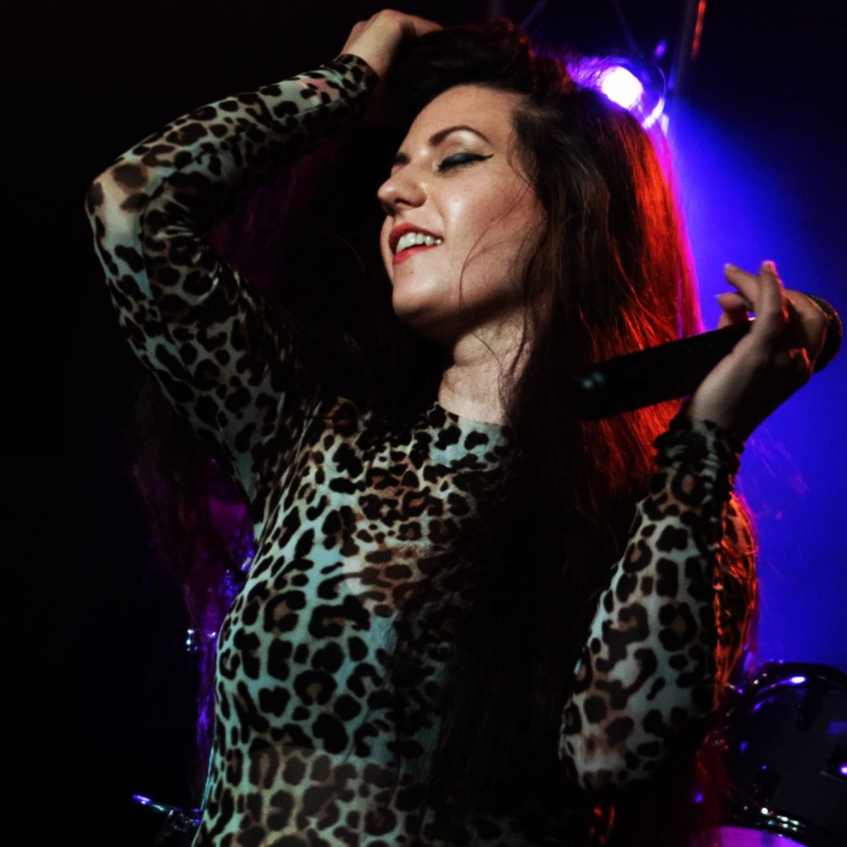 Happy Monday, Bourbonites 🖤
Patrons, watch out for a new merch design poll 😉 

#rocknroll #rockwomen #womenofrock #rockandroll #singer #singintheblues #bluesrock #nwocr #newclassicrock #70s #rockstyle #leopardprint #bodysuits #onstage #shure #femalefronted #70srock