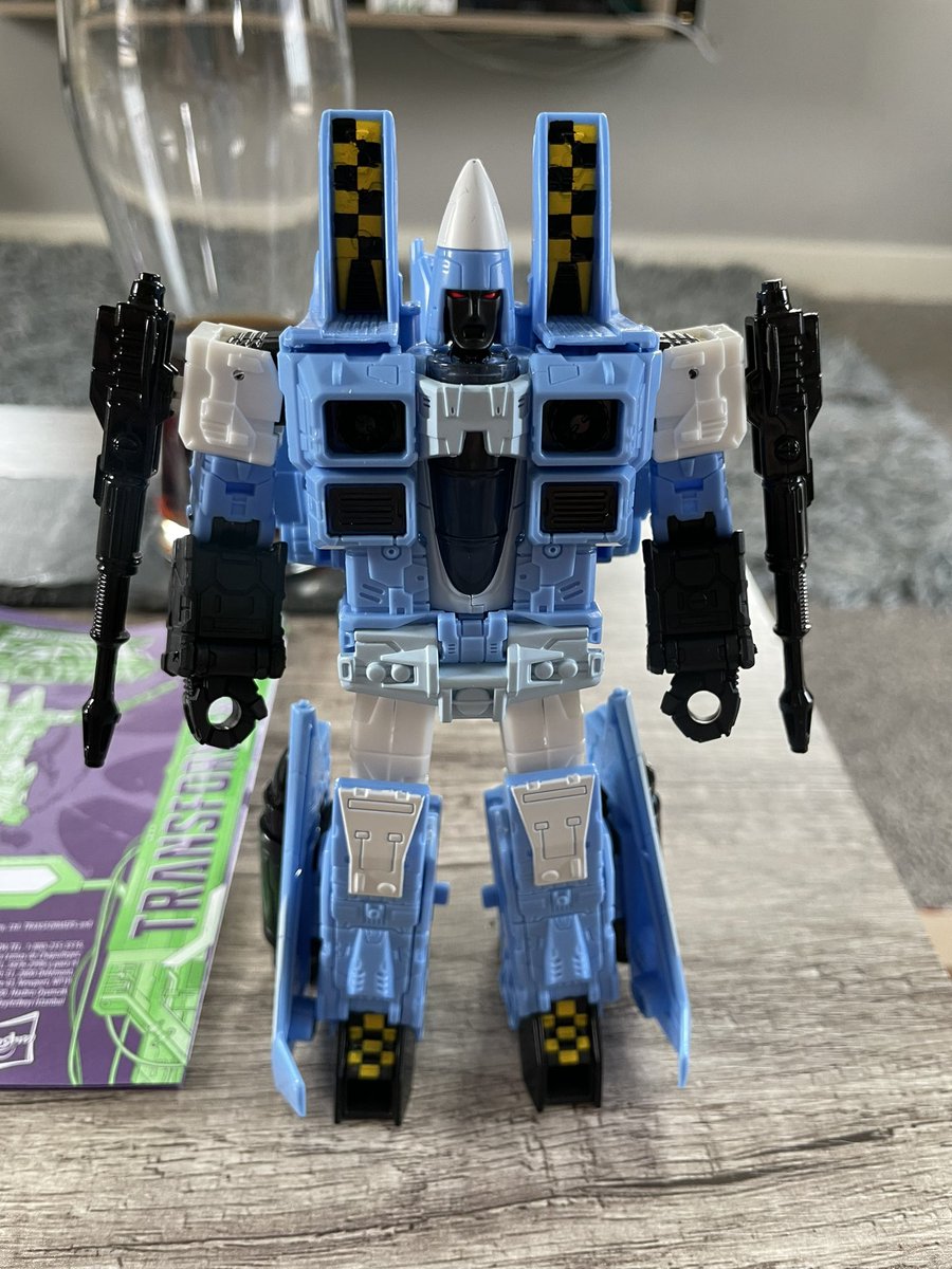 Cloudcover’s here and he’s blue (da bah dee) 🤣 lovely colour on this lad! #Transformers