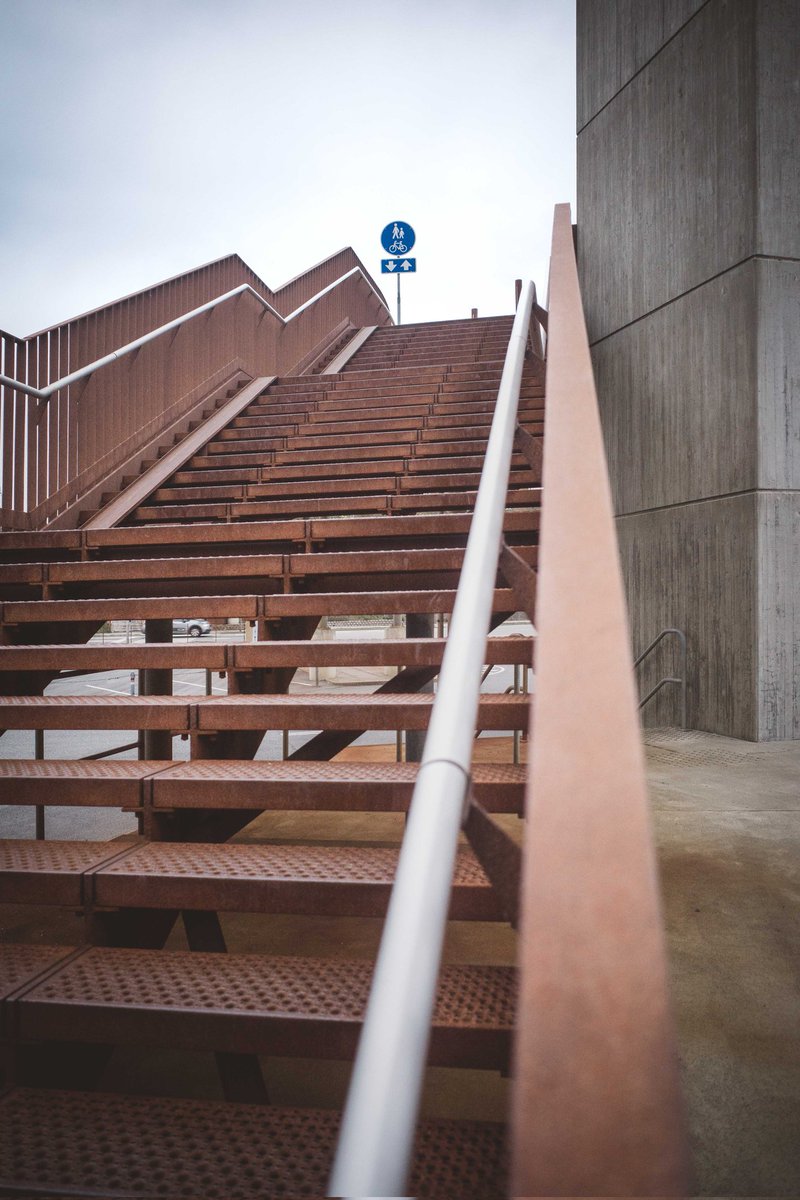 Pleasing colors and a dark vibe in Esbjerg port 🇩🇰