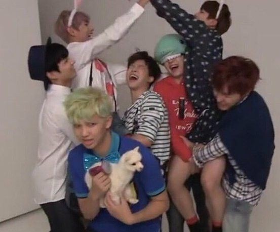 Hilo devastador de fotos de BTS chiquitos,  por su aniversario