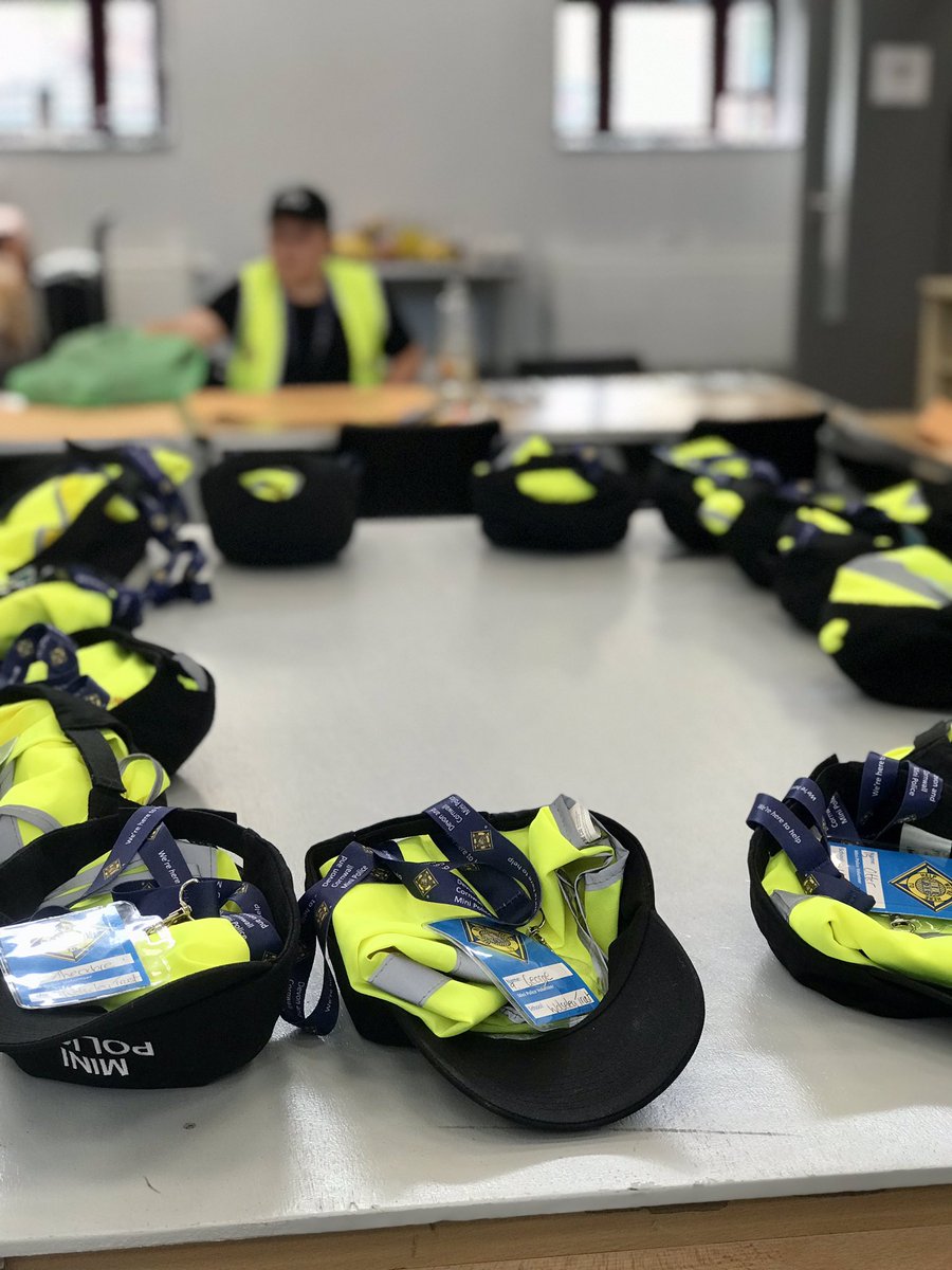 PlymouthVPC's tweet photo. Mini police for home educated families have been practicing their learning, ready to share with their friends & family - certificates next week!! 💫👏🏻 #trainingcompleted #educate #safercommunities #minipolice @DCPolVolunteers @DC_Police @KCPTPlymouth @NPTDevonport @WolseleyTrust https://t.co/KFf2VffZ7j