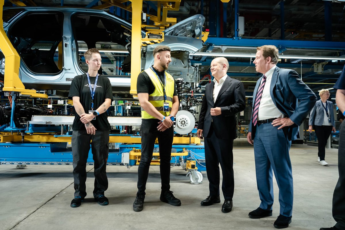 Wandel gestaltet man, indem man auf Neues setzt. Gut, dass sich Ford mit dem Electric Vehicle Center in #Köln vom Verbrenner verabschiedet und sich zum Standort Deutschland bekennt. Und das zeigt auch: Die Arbeit geht uns auf dem Weg zur #Klimaneutralität nicht aus.