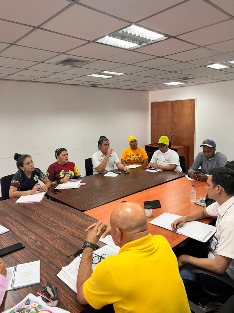 Feliz y bendecido inicio de semana 

Comenzamos con energía positiva y nuestro Pdte. <a href="/pedrodiazg59/">Pedro Diaz</a> lideró este lunes #12Jun reunión de gabinete interno para continuar garantizando el #PAE a todos los niños, niñas y jóvenes de la Patria. <a href="/NicolasMaduro/">Nicolás Maduro</a> <a href="/_LaAvanzadora/">Yelitze Santaella</a>