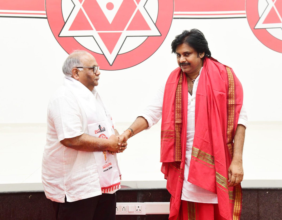 NagaBabuOffl's tweet photo. Welcome to Janasena party, Dear BVSN Prasad Garu (@SVCCofficial ). Your contributions as a highly esteemed producer are deeply appreciated, and I am delighted to see you join Janasena in our pursuit of creating a better society and a prosperous Andhra Pradesh.
- Nagababu,
GS,JSP. https://t.co/uSWPW3aLG1